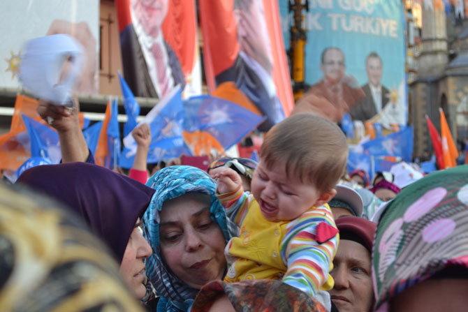 rize’de-bayiltan-basbakan-sevgisi-18.jpg rize’de-bayiltan-basbakan-sevgisi-18.jpg