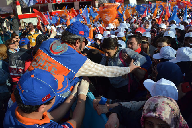 rize’de-bayiltan-basbakan-sevgisi-21.jpg rize’de-bayiltan-basbakan-sevgisi-21.jpg