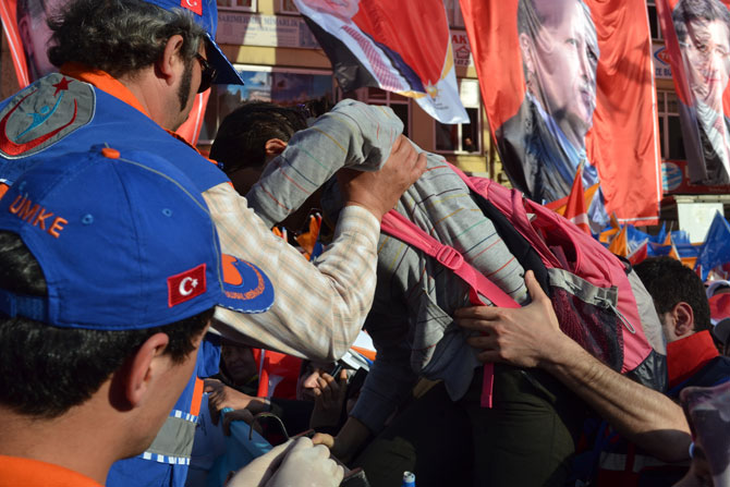 rize’de-bayiltan-basbakan-sevgisi-22.jpg rize’de-bayiltan-basbakan-sevgisi-22.jpg