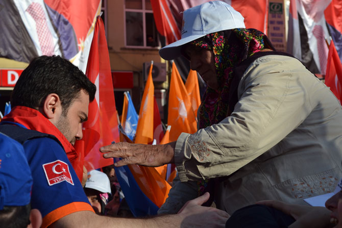 rize’de-bayiltan-basbakan-sevgisi-26.jpg rize’de-bayiltan-basbakan-sevgisi-26.jpg