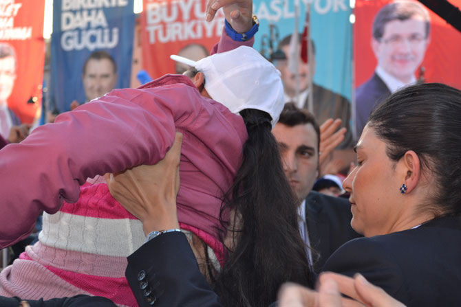 rize’de-bayiltan-basbakan-sevgisi-28.jpg rize’de-bayiltan-basbakan-sevgisi-28.jpg