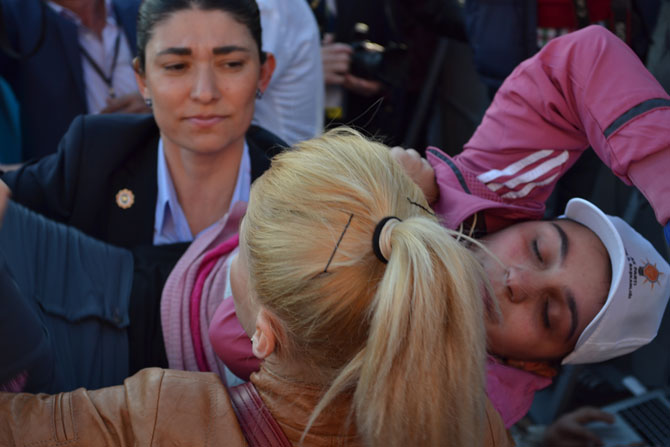 rize’de-bayiltan-basbakan-sevgisi-30.jpg rize’de-bayiltan-basbakan-sevgisi-30.jpg