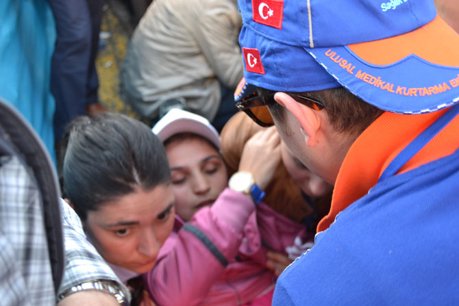 rize’de-bayiltan-basbakan-sevgisi-31.jpg rize’de-bayiltan-basbakan-sevgisi-31.jpg