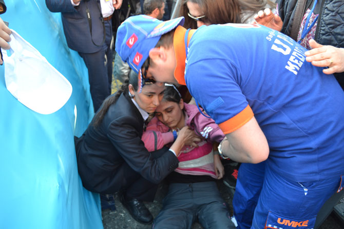 rize’de-bayiltan-basbakan-sevgisi-32.jpg rize’de-bayiltan-basbakan-sevgisi-32.jpg