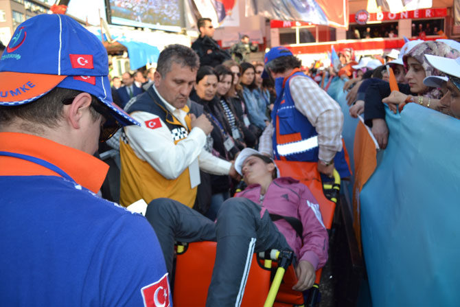 rize’de-bayiltan-basbakan-sevgisi-34-001.jpg rize’de-bayiltan-basbakan-sevgisi-34-001.jpg