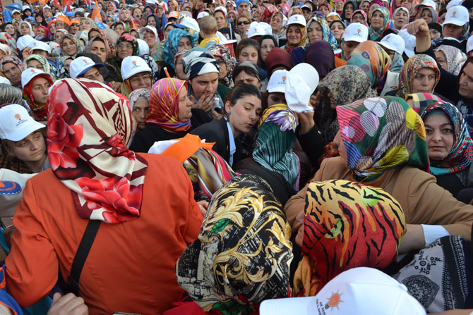 rize’de-bayiltan-basbakan-sevgisi-8.jpg rize’de-bayiltan-basbakan-sevgisi-8.jpg