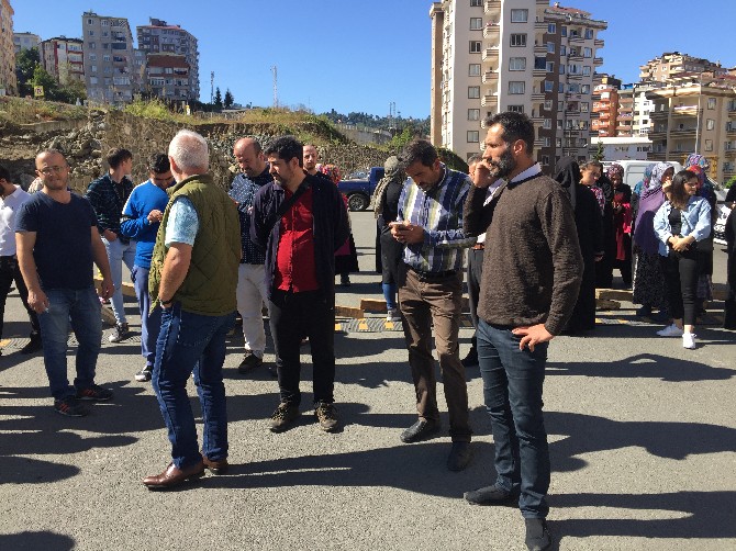 rize’de-belediye-ve-toki’ye-kizdilar-yolu-kapadilar-(12).jpg