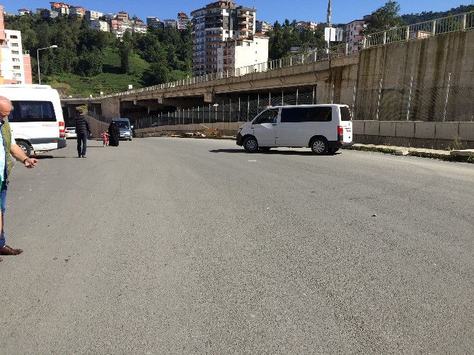 rize’de-belediye-ve-toki’ye-kizdilar-yolu-kapadilar-(14).jpg