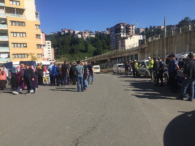 rize’de-belediye-ve-toki’ye-kizdilar-yolu-kapadilar-(20).jpg