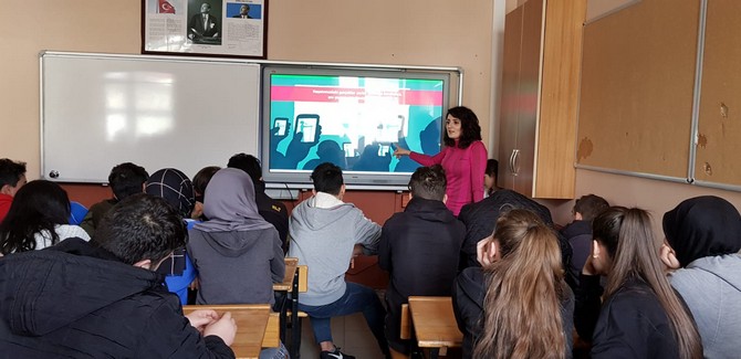 rize’de-bin-ogrenciye-‘teknoloji-bagimliligi’-egitimi-(7).jpg