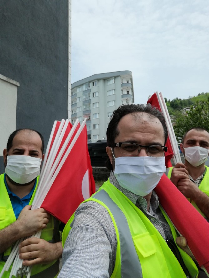 rize’de-binlerce-turk-bayrak-dagitildi-(8).jpg