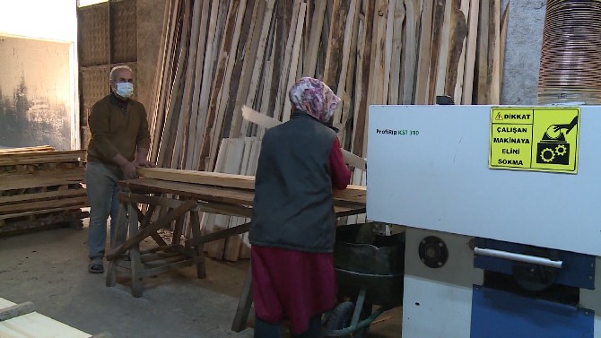 rize’de-bir-mobilya-fabrikasinda-kadin-isci-alinacagini-duyduktan-sonra-fabrikaya-basvuran-meryem-bas,-9-yildir-marangoz-ustaligi-yapiyor.-(5).jpg