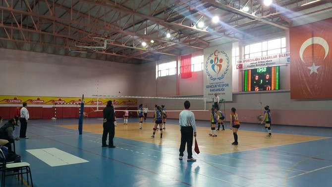 rize’de-bolgesel-bayan-voleybol-musabakalari-basladi-(1).jpg