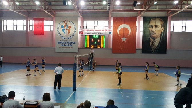 rize’de-bolgesel-bayan-voleybol-musabakalari-basladi-(2).jpg