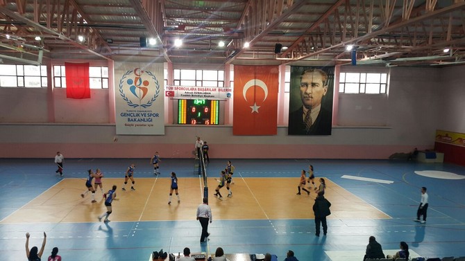 rize’de-bolgesel-bayan-voleybol-musabakalari-basladi-(5).jpg