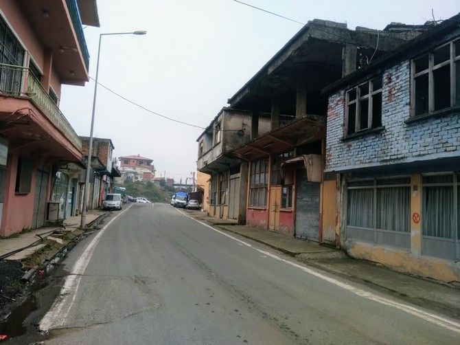 rize’de-cevre-yolu’nda-istimlak-bedellerine-tepki-(2).jpg