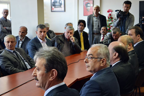 rize’de-chp-yeni-yonetimi-ile-basin-karsisina-gecti1.jpg rize’de-chp-yeni-yonetimi-ile-basin-karsisina-gecti1.jpg