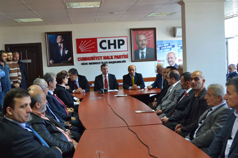 rize’de-chp-yeni-yonetimi-ile-basin-karsisina-gecti6.jpg rize’de-chp-yeni-yonetimi-ile-basin-karsisina-gecti6.jpg