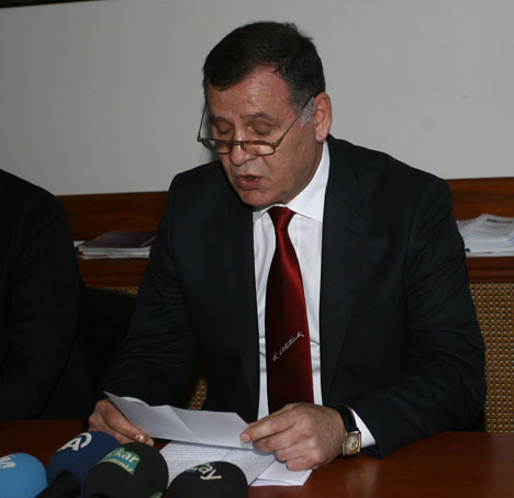 rize’de-chp-yeni-yonetimi-ile-basin-karsisina-gecti9.jpg rize’de-chp-yeni-yonetimi-ile-basin-karsisina-gecti9.jpg