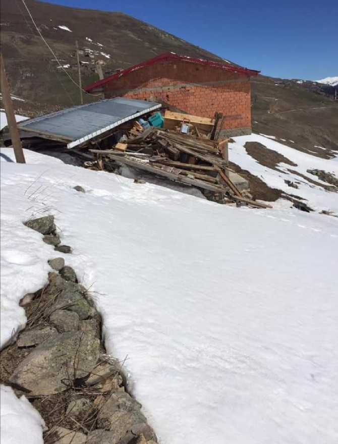 rize’de-cig-1-evi-yikti-(2).jpg