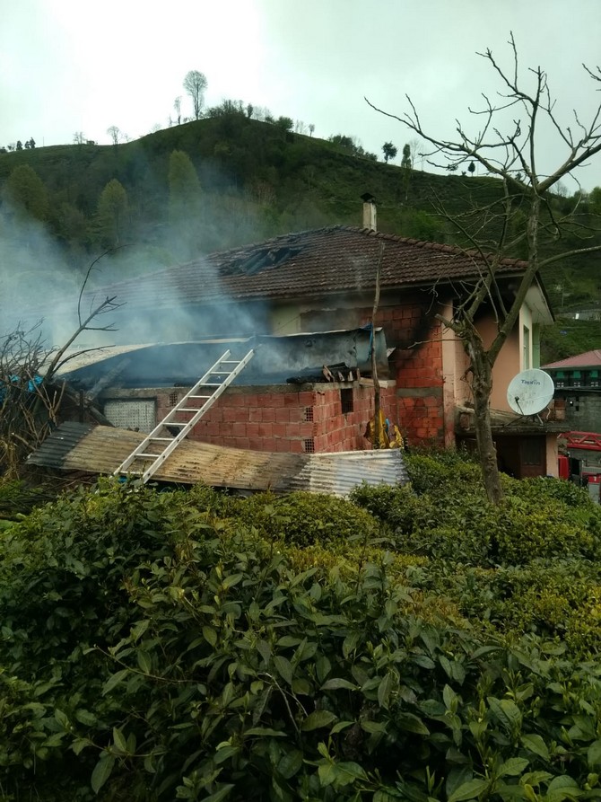 rize’de-cikan-yanginda-1-kisi-yanarak-can-verdi-(4).jpg