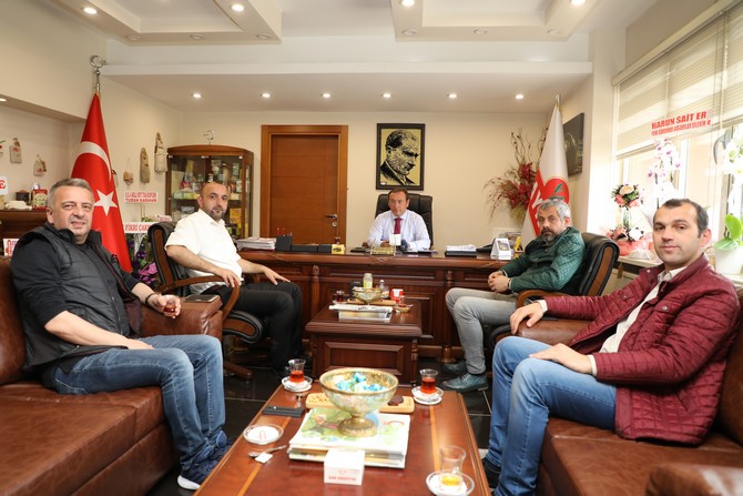 rize’de-gazetecilerden-caykur-genel-mudur-vekili-alim’e-hayirli-olsun-ziyareti-(1).jpg