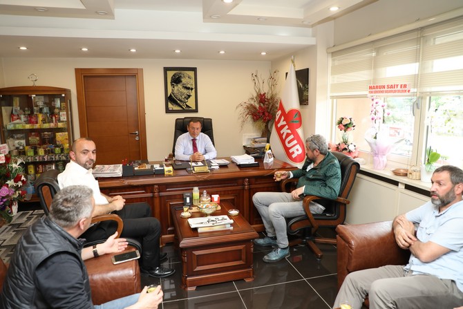 rize’de-gazetecilerden-caykur-genel-mudur-vekili-alim’e-hayirli-olsun-ziyareti-(3).jpg