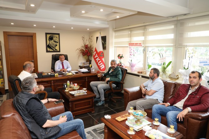 rize’de-gazetecilerden-caykur-genel-mudur-vekili-alim’e-hayirli-olsun-ziyareti-(4).jpg