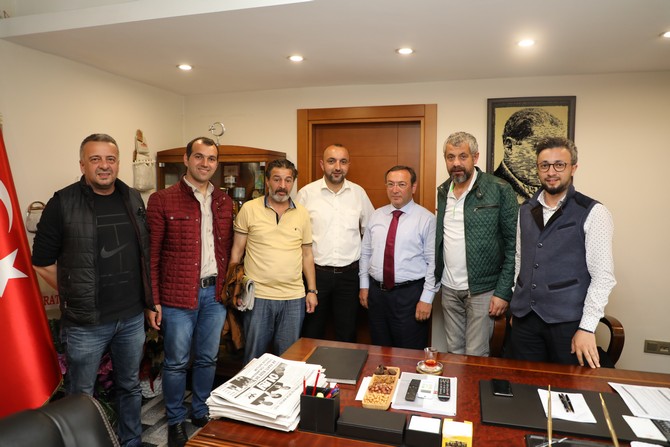 rize’de-gazetecilerden-caykur-genel-mudur-vekili-alim’e-hayirli-olsun-ziyareti-(5).jpg
