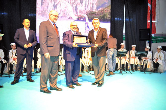 rize’de-hafizlar-kur’an-ziyafetiyle-icazetlerini-aldi-(15).jpg