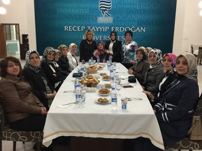 rize’de-hem-ogretmenlerinden-kadinlar-gunune-ozel-program-(9).jpg