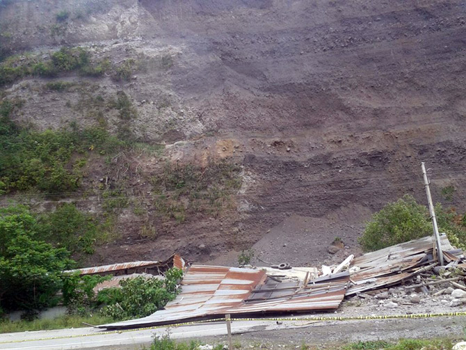 rize’de-heyelan-kisa-sureli-yol-kapadi3.jpg rize’de-heyelan-kisa-sureli-yol-kapadi3.jpg