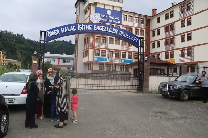 rize’de-isitme-engelli-miniklerin-siniflari-kapatiliyor,-veliler-tepkili-(1).jpg