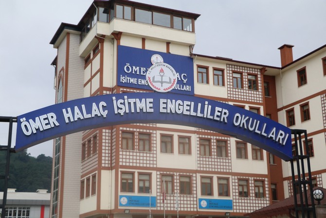 rize’de-isitme-engelli-miniklerin-siniflari-kapatiliyor,-veliler-tepkili-(2).jpg