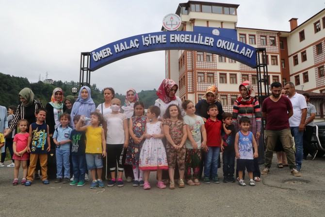 rize’de-isitme-engelli-miniklerin-siniflari-kapatiliyor,-veliler-tepkili-(4).jpg