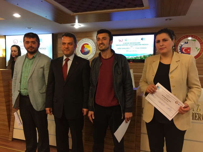 rize’de-iskur-ile-cagri-merkezleri-arasinda-isbasi-egitimi-sozlesmeleri-imzasi-ve-yeni-girisimci-sertifika-toreni-duzenlendi-(18).jpg