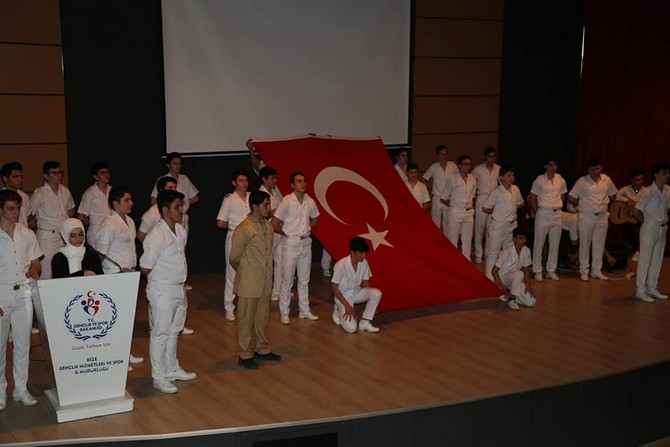 rize’de-istiklal-marsi’nin-kabulu-ve-mehmet-akif-ersoy’u-anma-programi-duzenlendi-(12).jpg