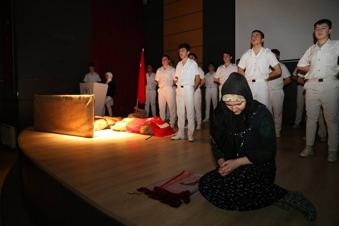 rize’de-istiklal-marsi’nin-kabulu-ve-mehmet-akif-ersoy’u-anma-programi-duzenlendi-(6).jpg