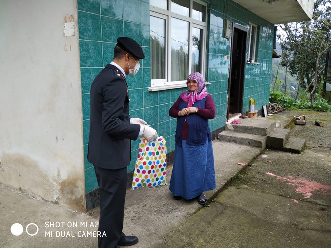 rize’de-jandarmadan-anneler-gunu-surprizi-(8).jpg