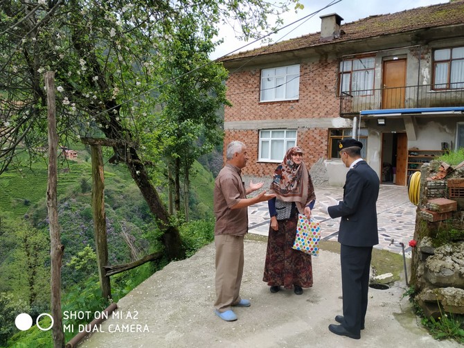 rize’de-jandarmadan-anneler-gunu-surprizi-(9).jpg