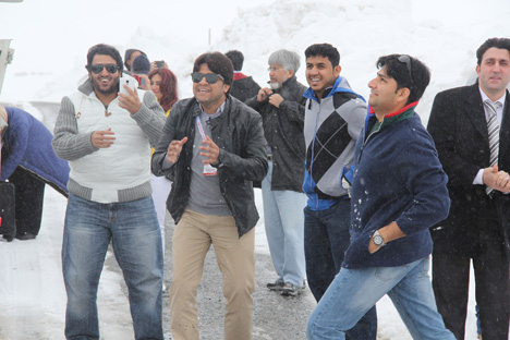 rize’de-kar-ile-ilk-kez-tanisan-arap-turizmciler-saskinliklarini-gizleyemedi3.20150331094019.jpg rize’de-kar-ile-ilk-kez-tanisan-arap-turizmciler-saskinliklarini-gizleyemedi3.20150331094019.jpg