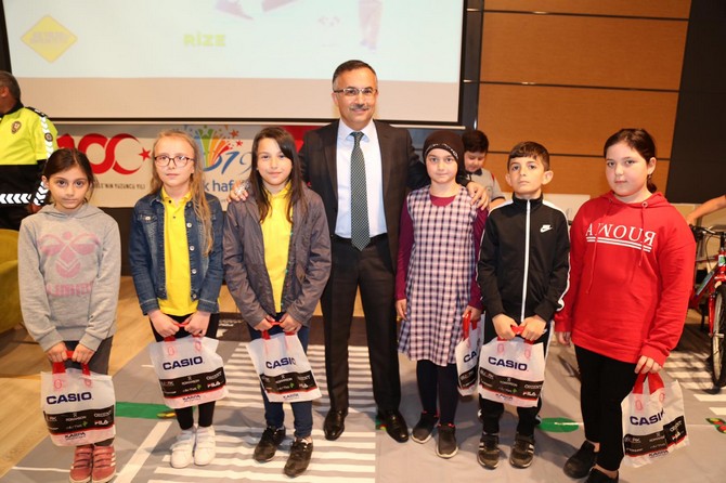 rize’de-karayollari-trafik-guvenligi-haftasi-kutlaniyor-(28).jpg
