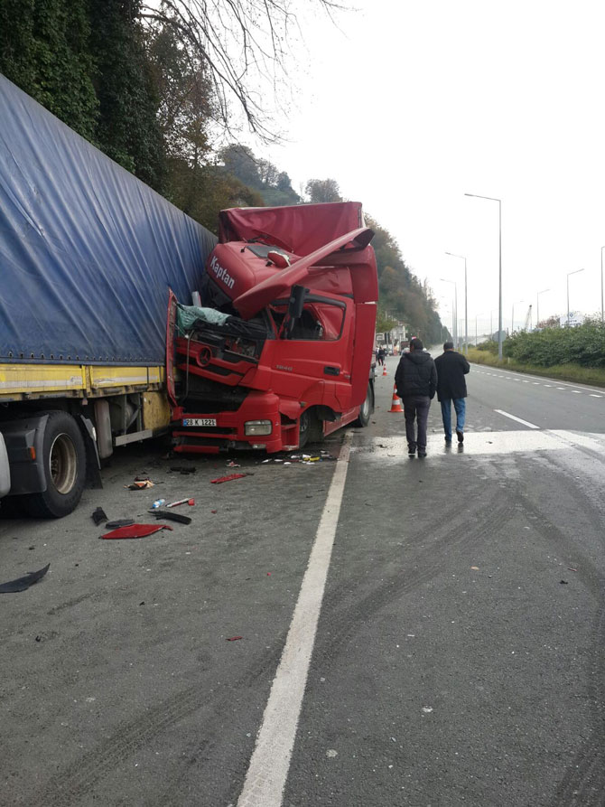 rize’de-korkunc-tir-kazasi-1’i-agir-2-yarali.jpg rize’de-korkunc-tir-kazasi-1’i-agir-2-yarali.jpg