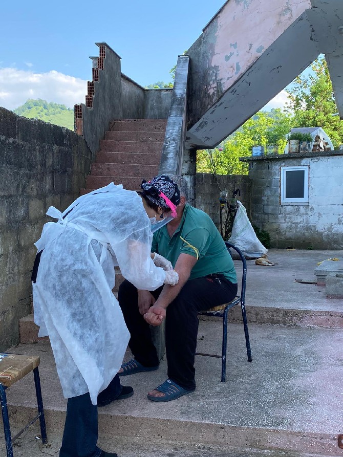 rize’de-koronavirus-tespitine-yonelik-toplum-tarama-calismasi-basladi-(3).jpg