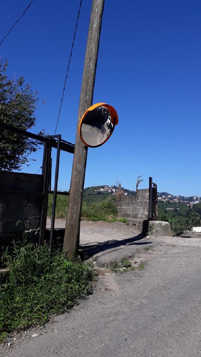 rize’de-koy-yollari-180-derece-aynalarla-daha-guvenli-hale-geliyor-(8).jpg