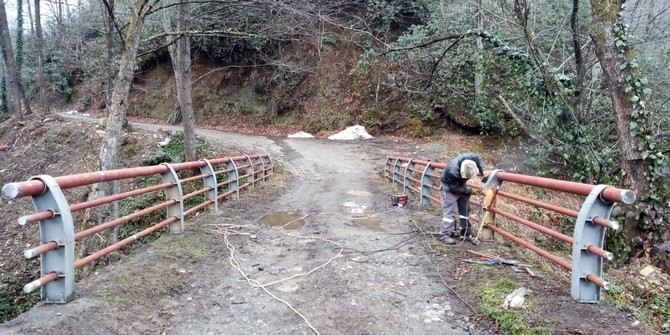 rize’de-koy-yollari-daha-guvenli-hale-geliyor-(10).jpg