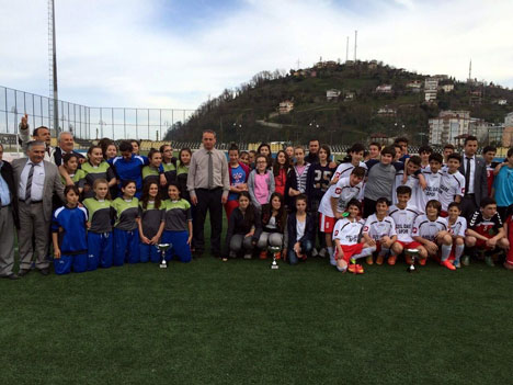 rize’de-kucukler-ve-yildizlar-futbol-il-biriciligi-sona-erdi2.jpg
