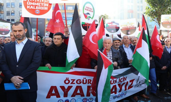 rize’de-kudus-protestolari-suruyor-(7).jpg