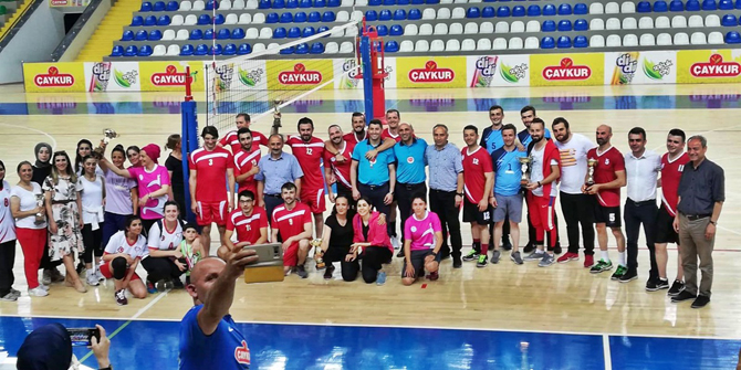 rize’de-kurumlar-arasi-voleybol-turnuvasi-sona-erdi-2.jpg