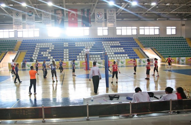 rize’de-kurumlararasi-voleybol-turnuvasinin-galibi-hem-kadinlarda-hem-erkeklerde-milli-egitim-il-mudurlugu-oldu-(2).jpg